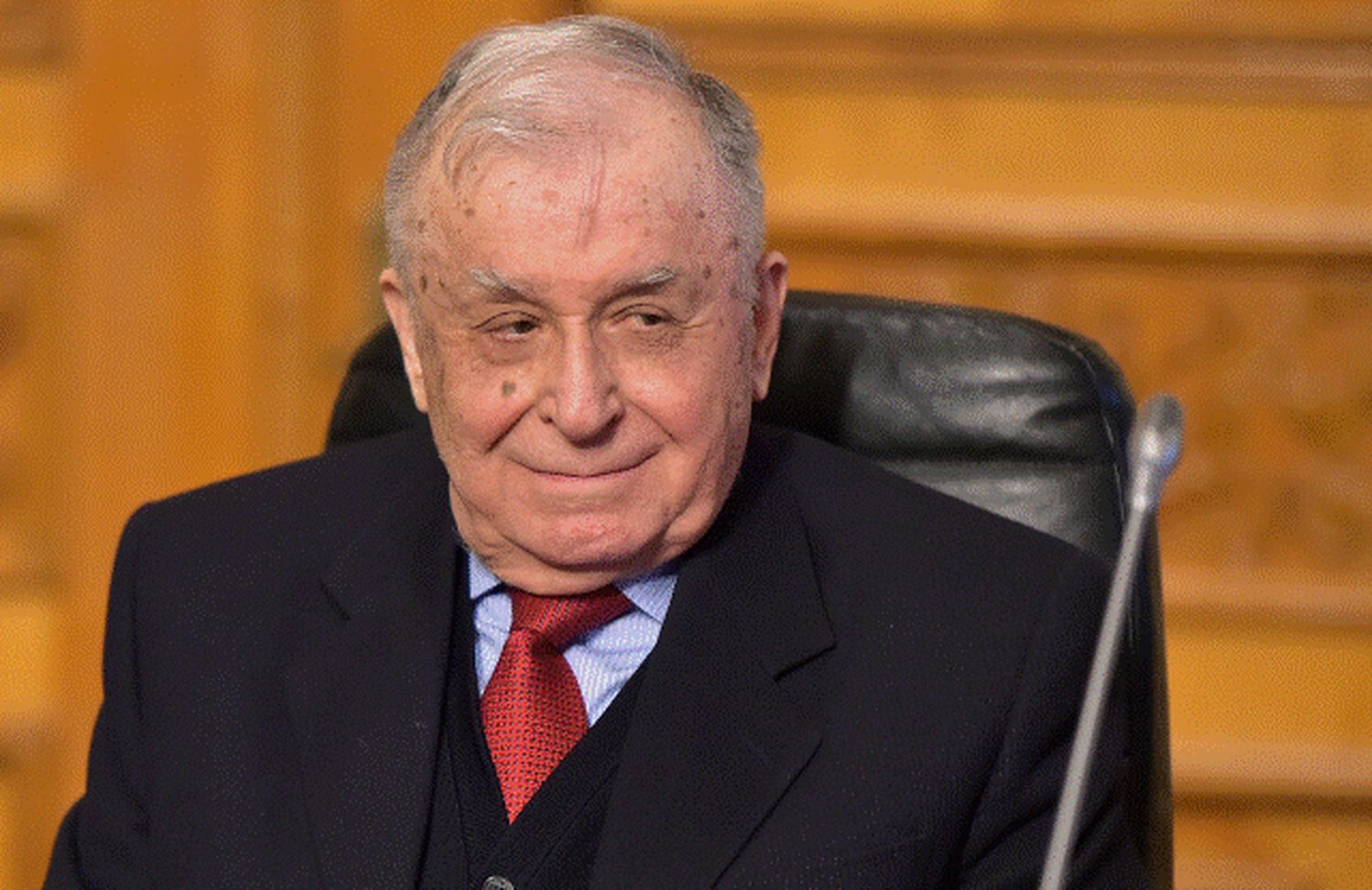 Ion Iliescu e la pat și grav bolnav? Fostul președinte rupe tăcerea