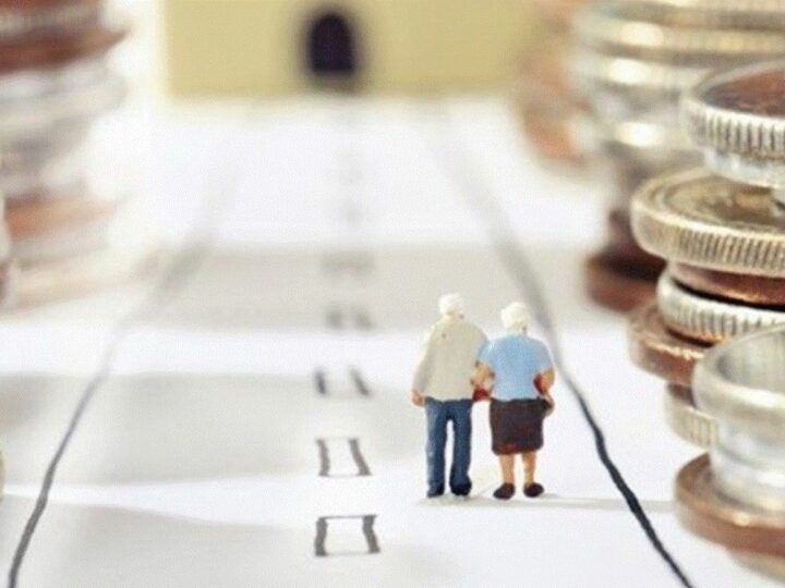 Pensionarii se vor enerva maxim. Legea care le taie din drepturi, aprobată