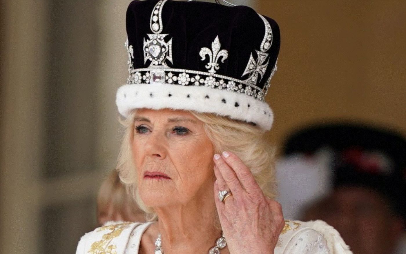 Regina Camilla are bijuterii de 100 de milioane de lire sterline. Povestea acestora e uimitoare