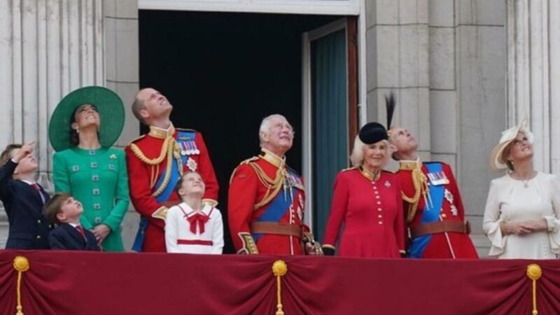 Prințul Louis a acaparat marea ceremonie regală de la Londra. Micuțul a ieșit în evidență, fiind surprins în niște imagini colosale
