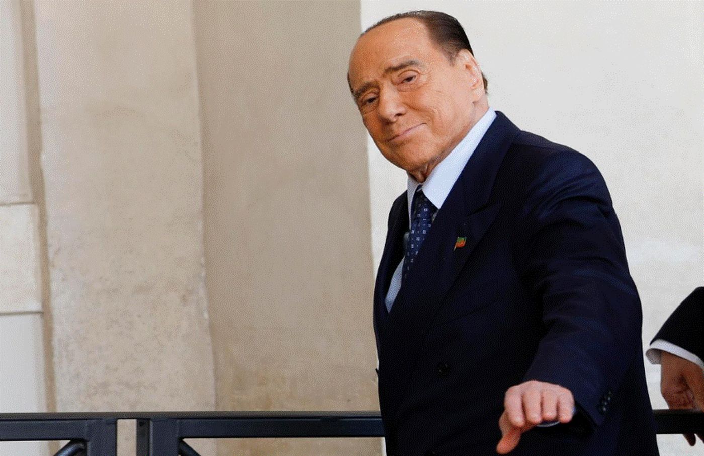Lucruri necunoscute despre Silvio Berlusconi. Nimeni nu a știut că îi plăcea să cânte pe vase de croazieră