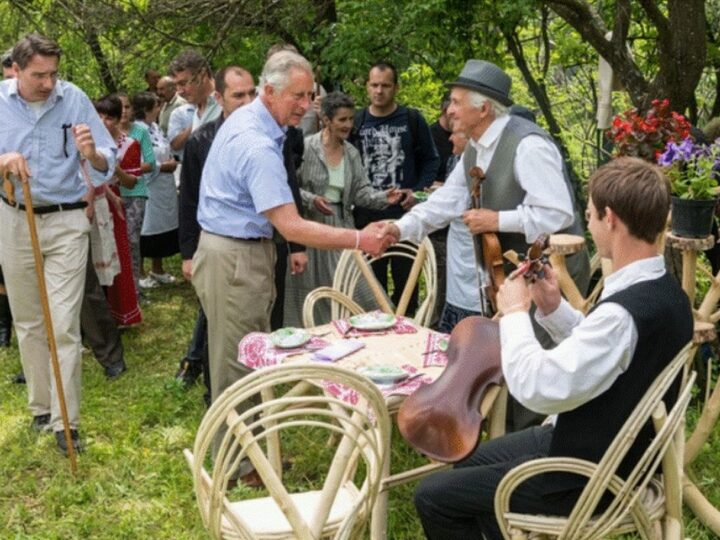 Regele Charles a spus care e planta lui preferată din România. Iată ce a apărut la poarta casei Suveranului