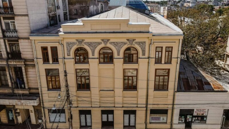 Se vinde un teatru românesc. Prețul e mult sub un milion de euro. Primul proprietar a fost decorat de regele Carol I