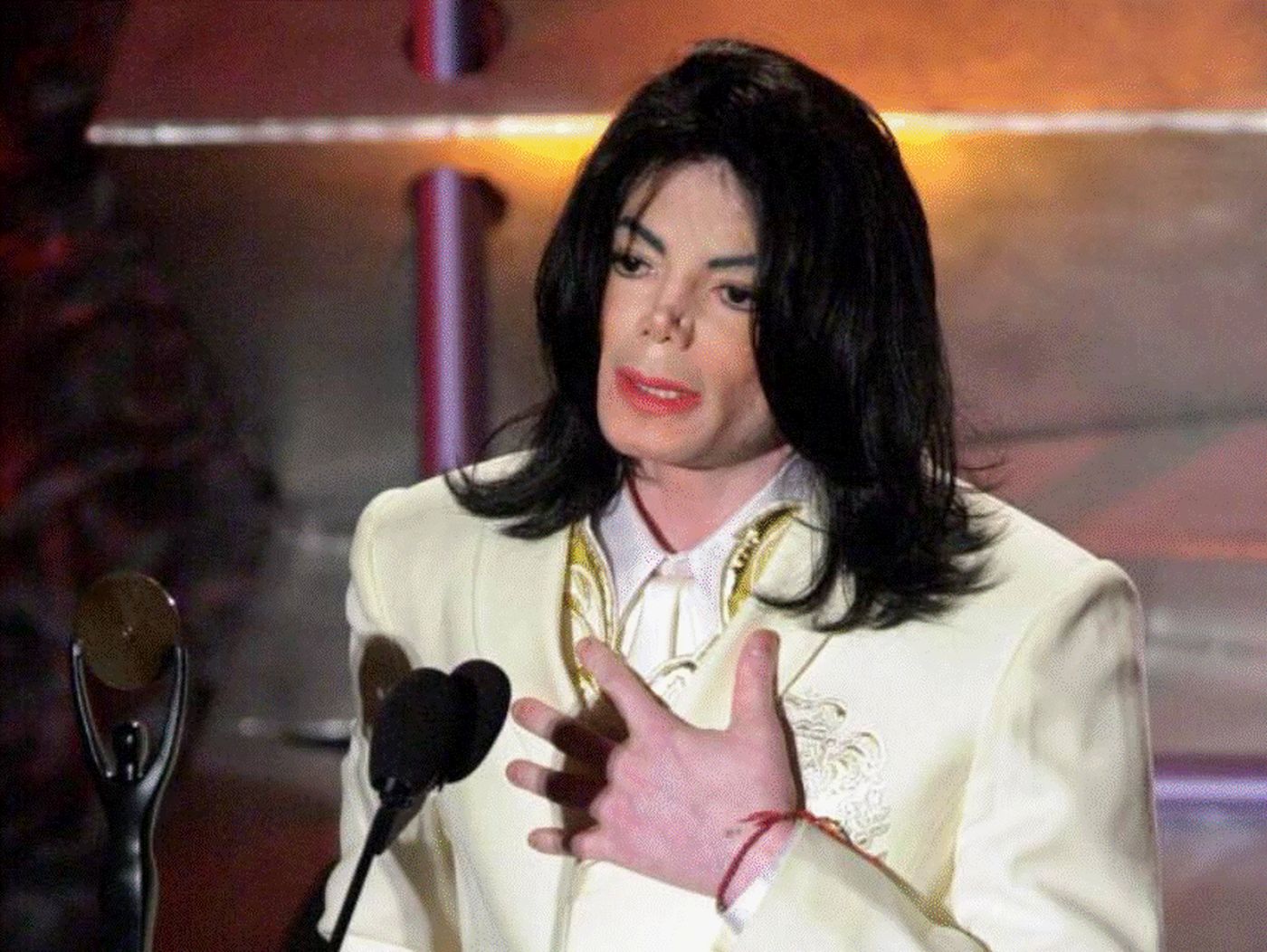 Michael Jackson a iubit o singură femeie toată viața. A cerut-o în căsătorie de mai multe ori, dar l-a refuzat