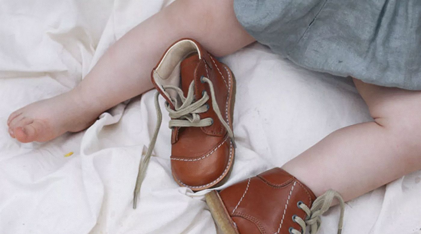 Ce pantofi să alegeți pentru cei mici pentru a avea un mers sănătos. Cum să îi încălțați vara