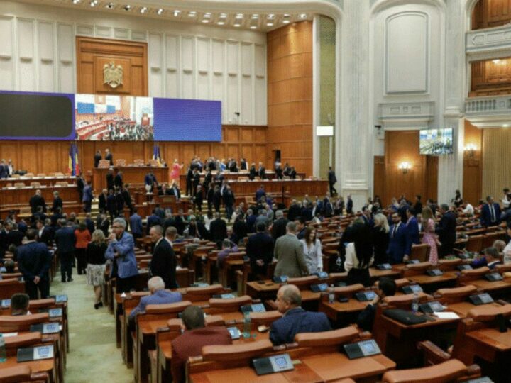 Au fost eliminate pensiile speciale. Proiectul a fost votat. Scandal în Parlament