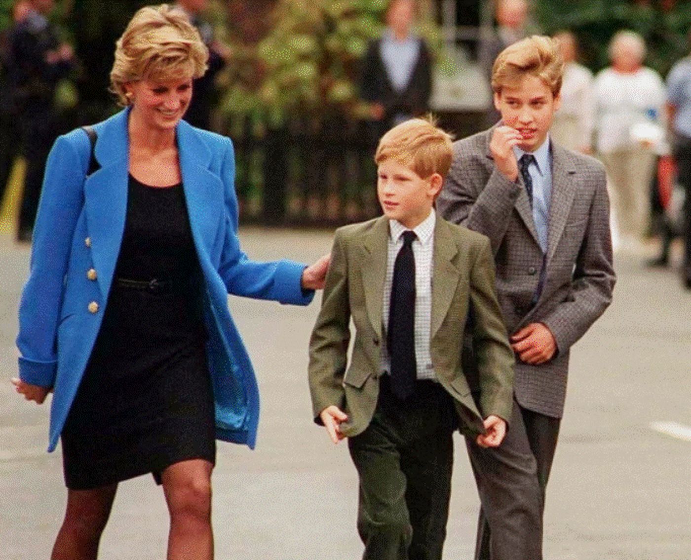 Ținutele excentrice purtate de prințul Harry și prințul William când erau copii. Cum îi plăcea prințesei Dianei să-i îmbrace pe micuți