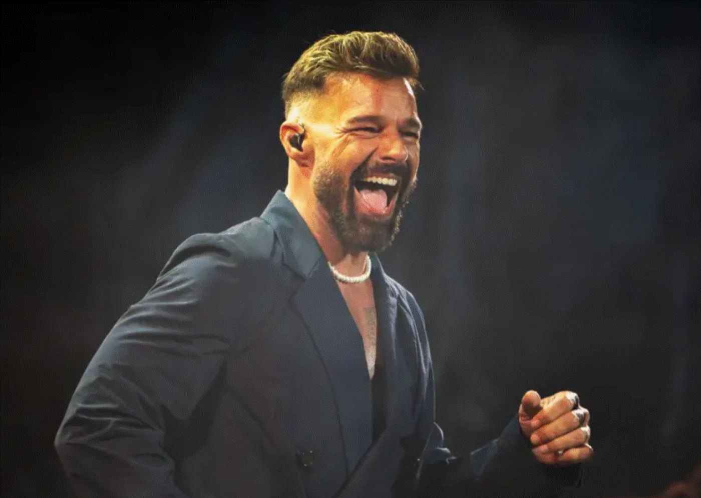 Ricky Martin și gemenii săi de 14 ani le-au făcut fanilor o surpriză colosală într-un show. Video incendiar