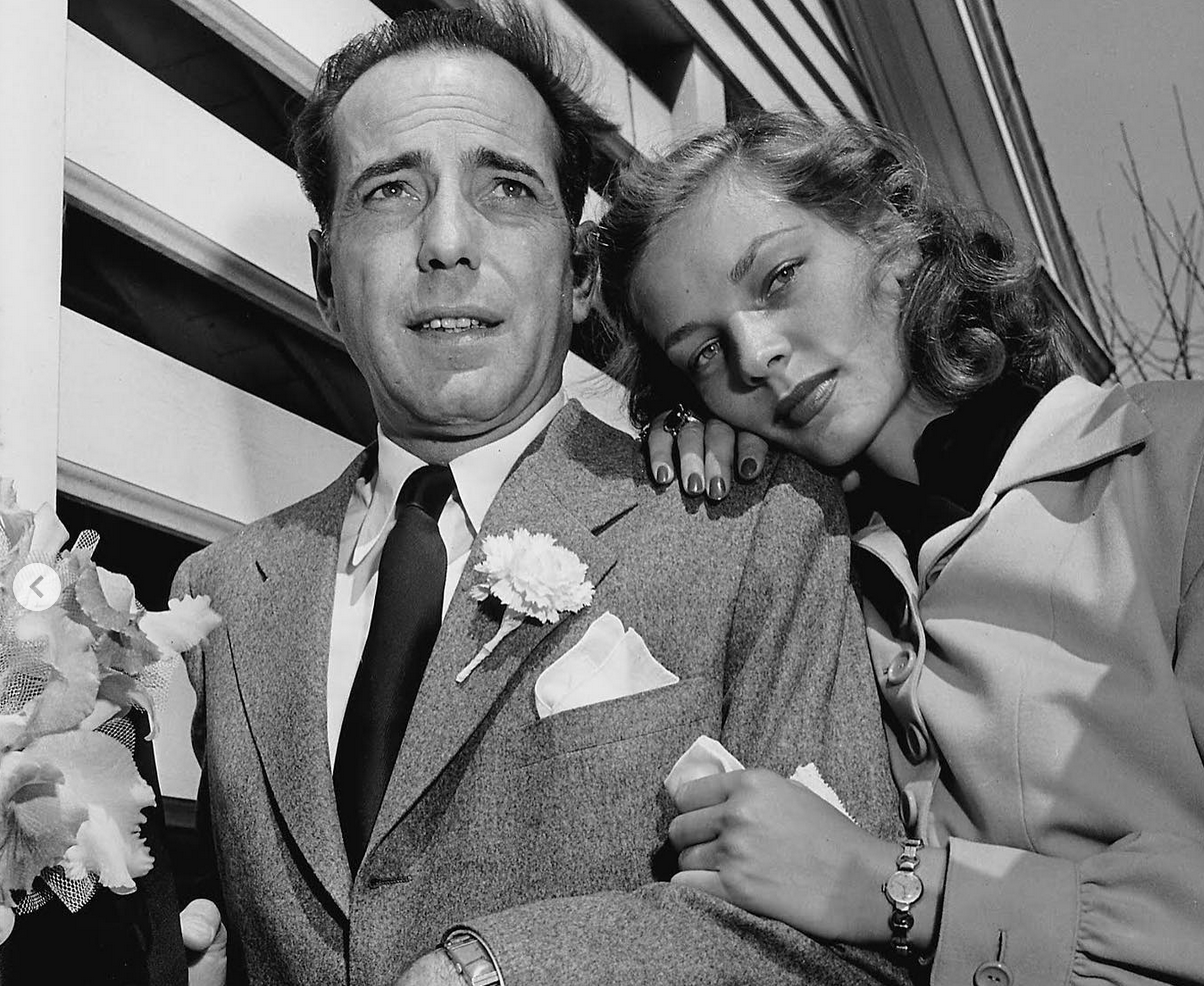 Povestea iubirii aproape imposibile dintre Lauren Bacall şi Humphrey Bogart. Deși s-au despărțit, moartea i-a găsit împreună