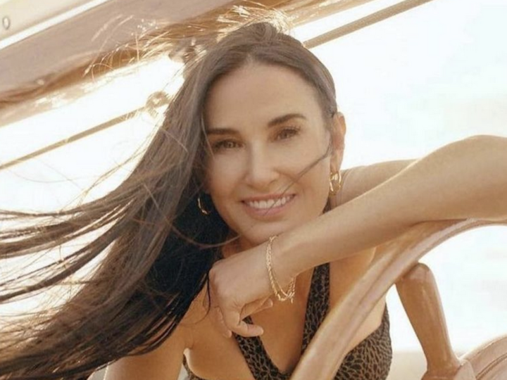 Demi Moore, apariție senzațională în bikini. S-a întâlnit cu Bezos… Foto