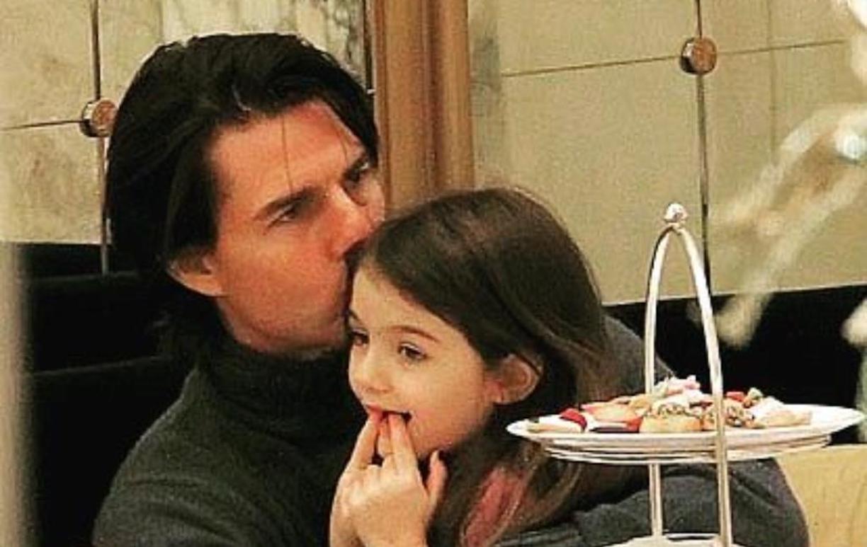 Imagini rare! Cum arată acum fiica lui Tom Cruise la 17 ani. Tânăra încearcă să trăiască modest
