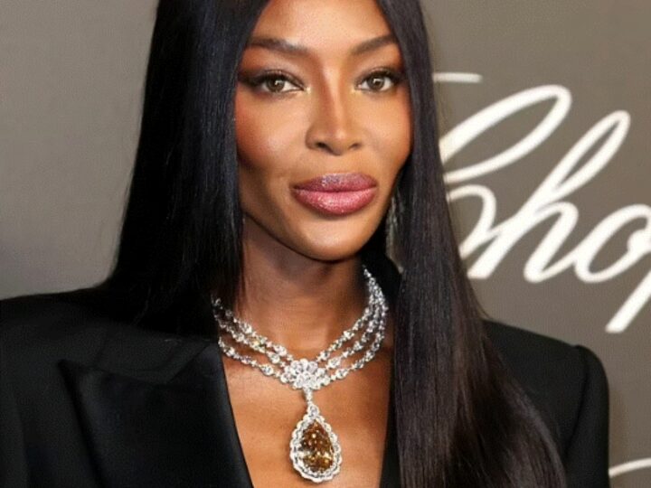 Naomi Campbell își scoate hainele la expoziție. Cum arată garderoba ei de sute de mii de euro