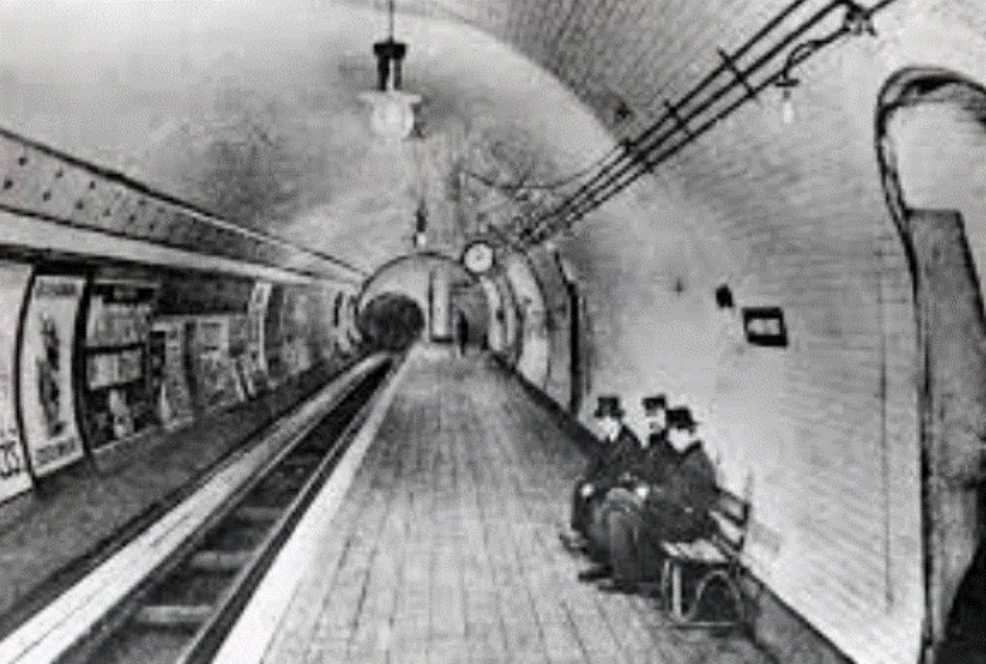 Primul metrou din lume a fost inaugurat în Marea Britanie. A fost salutat ca „marele triumf ingineresc”