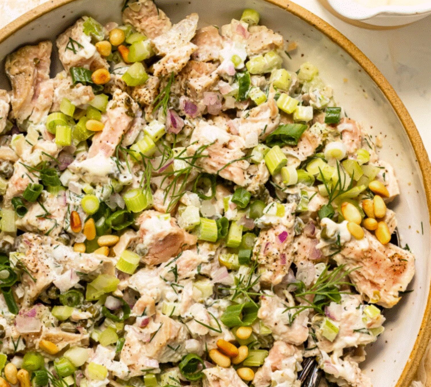 Cheia pentru o salată de ton perfectă nu sunt ingredientele, ci modul în care o pregătiți. Trucul care o face irezistibilă