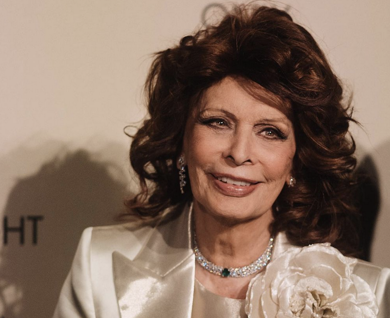 Mădălina Ghenea așteaptă cu sufletul la gură vești de la Sophia Loren, după accident