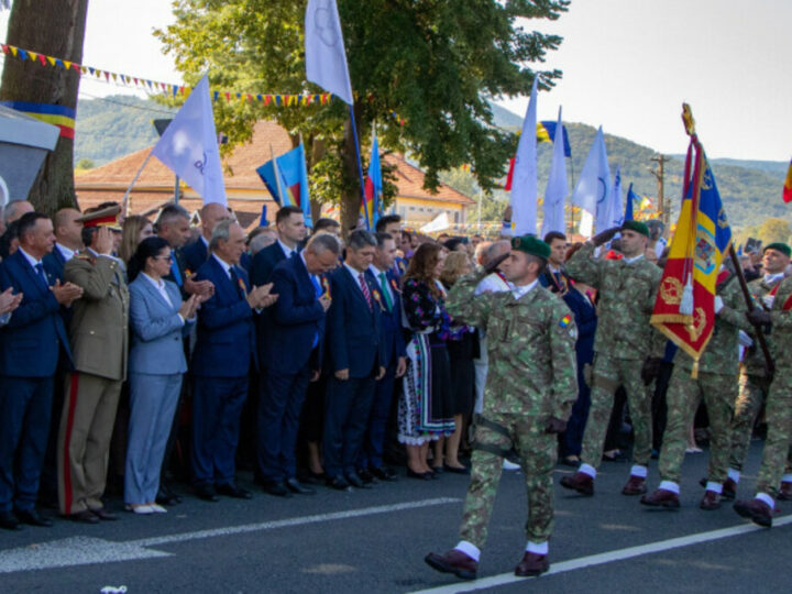 Exclusiv. George Simion, liderul AUR, nu s-a întors de la Țebea cu mâinile goale. Iată cum l-am surprins aseară pe aeroport