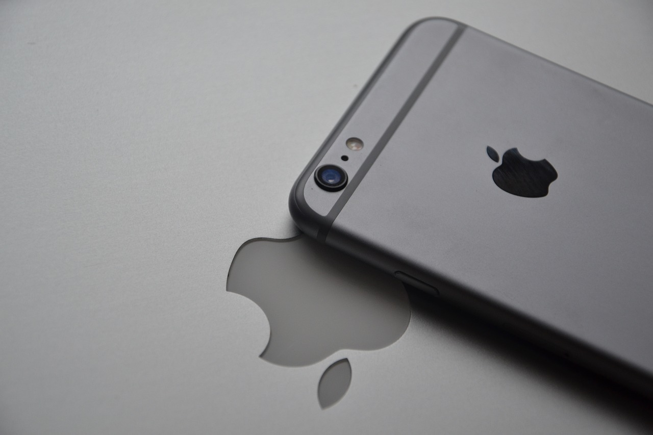 Ce se ascunde, de fapt, în spatele logo-ului Apple. „S-a sinucis, mâncând un măr otrăvit cu cianură”