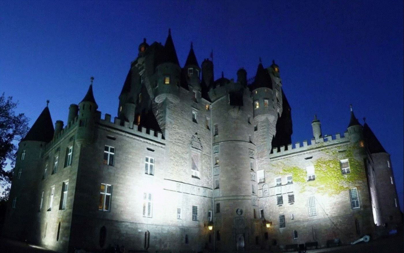 Bestia din castelul Scoției. Fantoma unui „monstru regal” bântuie locul de sute de ani