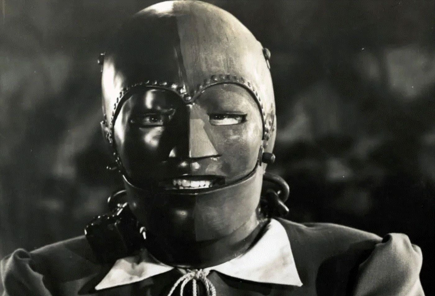 Identitatea „omului cu mască de fier” a fost dezvăluită după 350 de ani. Cine l-a „demascat”