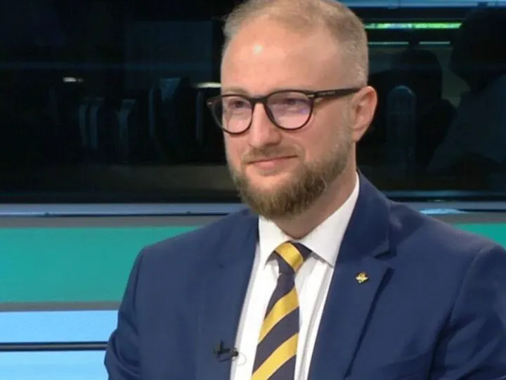 Cum a apărut îmbrăcat un politician la Starea civilă. Nimeni n-a mai făcut asta vreodată – Foto