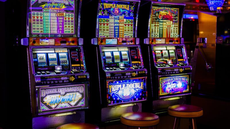Psihiatru: „Nu există nicio diferență între dependența de jocurile de noroc și cea față de droguri”. Legea care va salva familii
