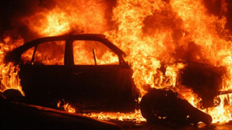 Actor arestat pentru că a incendiat mașina unui notar din Craiova
