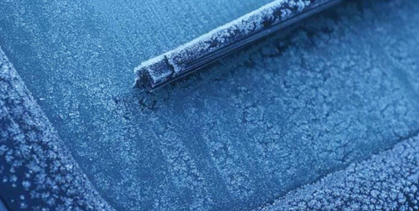 Nu dezghețați mașina în zilele reci turnând apă clocotită. Iată câteva metode inedite