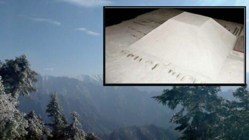 Piramida albă din Xi’an. Are 1.000 de metri înălțime și este acoperită cu bijuterii