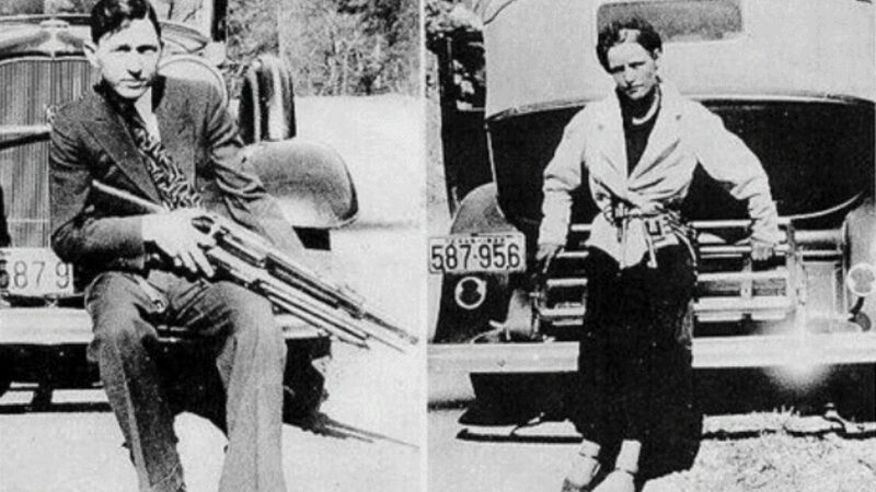 Ultimul sărut al gangsterilor Bonnie și Clyde înainte de a fi împușcați, dezvăluit într-o fotografie. Povestea care a scris istorie