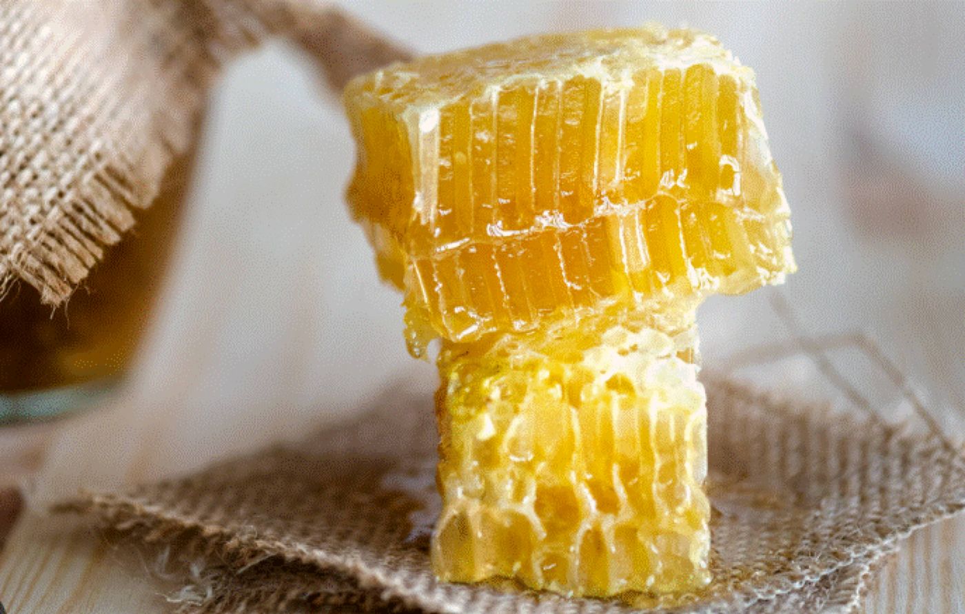 De ce e bine să consumați fagure cu miere în perioadele reci. Ce beneficii uriașe are peste sănătate