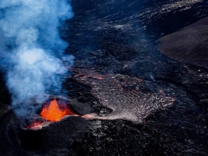 Pericol imens, au evacuat orașul. Islanda a declarat stare de urgență înaintea erupției vulcanului