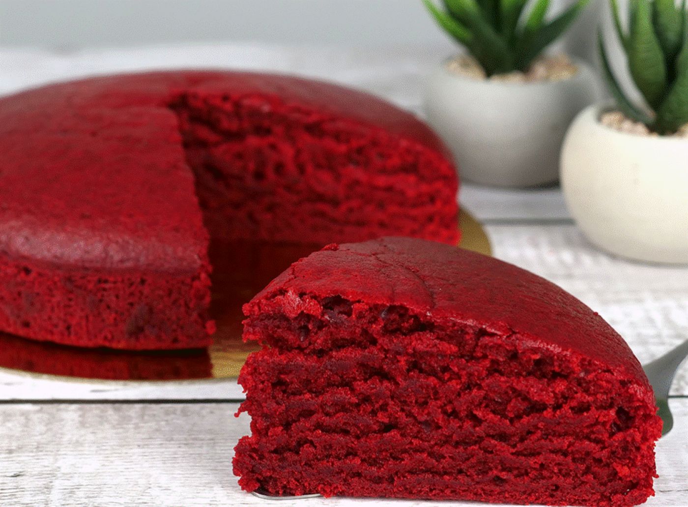 Super prăjitura roșie ca focul, perfectă pentru Postul Crăciunului. Iată cât de repede se prepară această delicatesă pufoasă