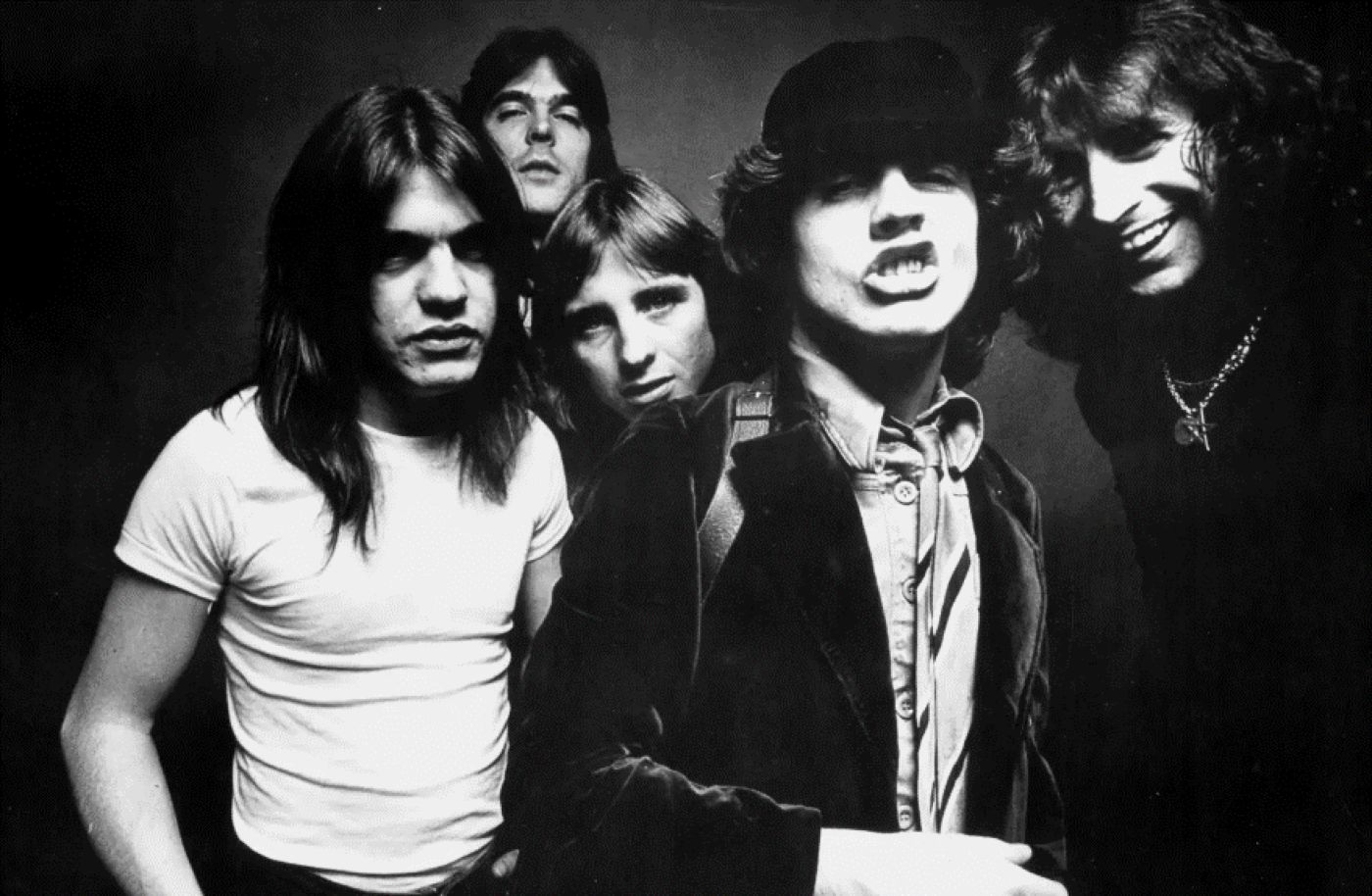 Sărbători negre pentru trupa AC/DC. A murit primul toboșar al formației