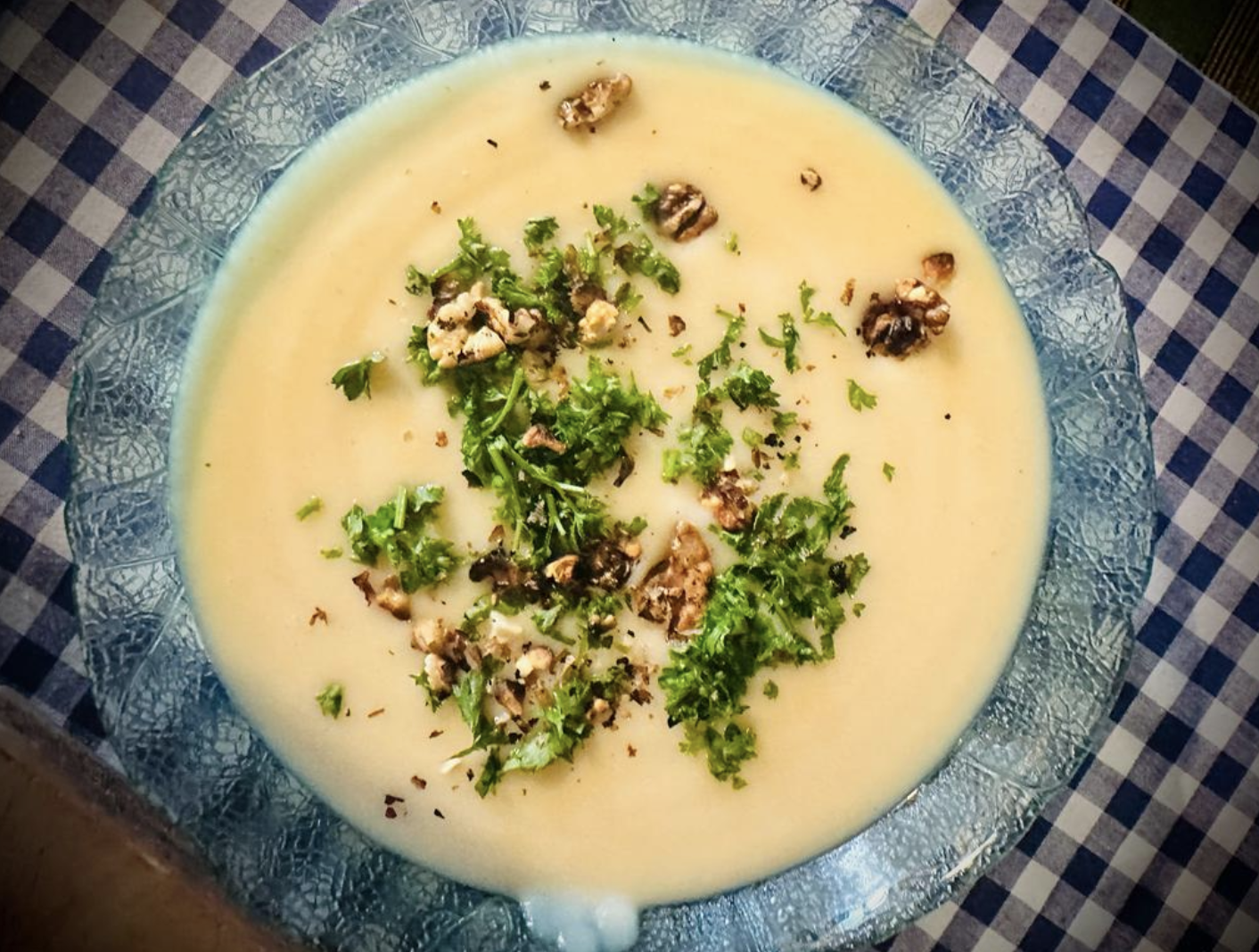 Supa cremă albă, de țelină, în ton cu sezonul rece