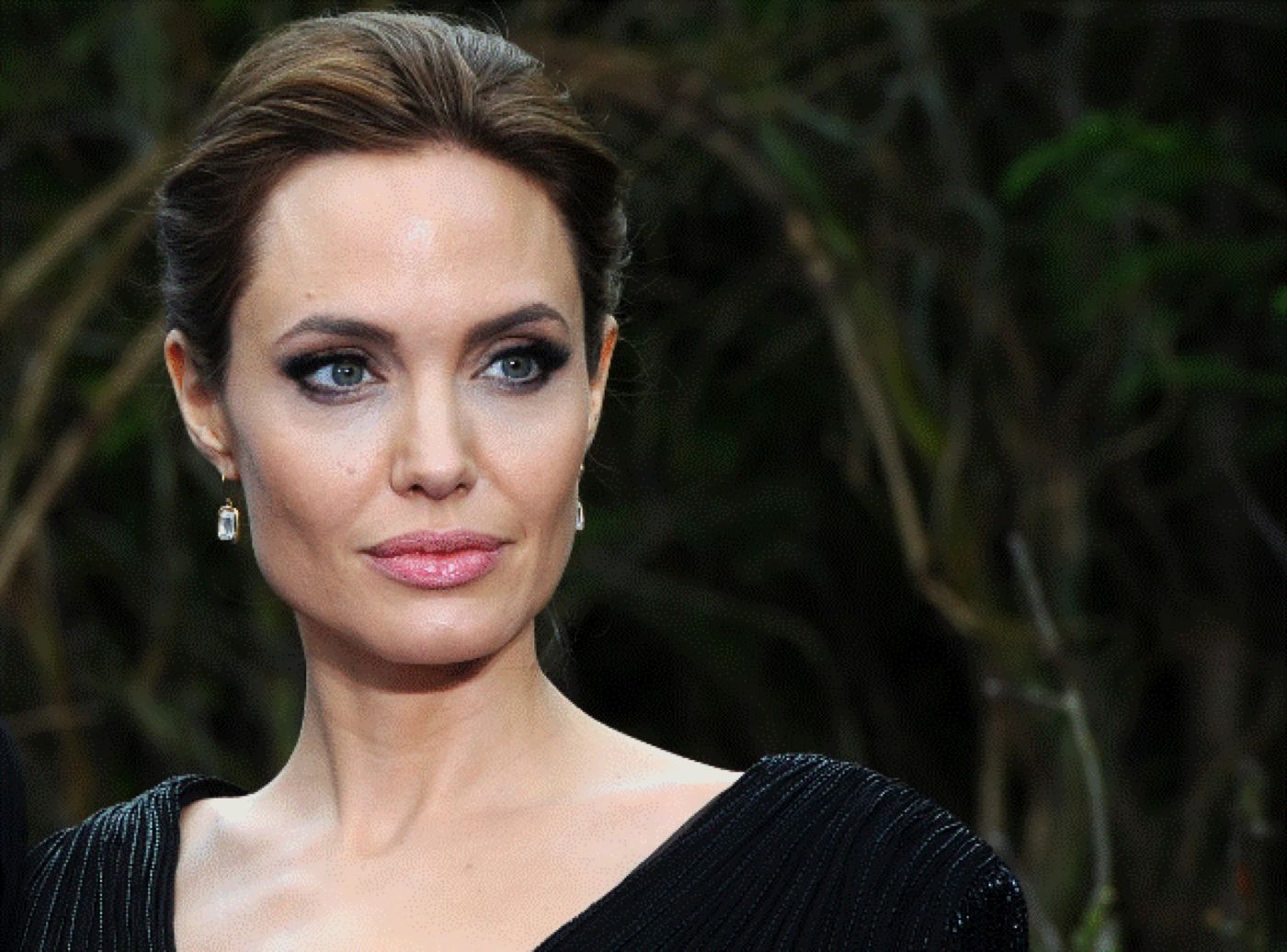 Angelina Jolie trece de la actorie la broderie. Ce surpriză pregătește câștigătoarea premiului Oscar