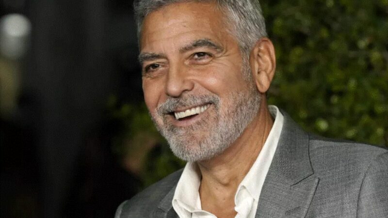 George Clooney a dat din casă. Soția nu se pricepe la gătit. Ce i-a făcut Brad Pitt