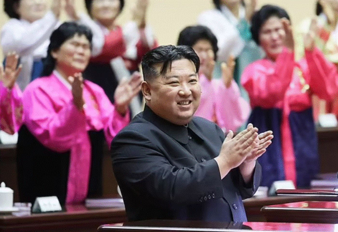 Draconicul Kim Jong Un a început să plângă în timpul discursului. Imagini uluitoare