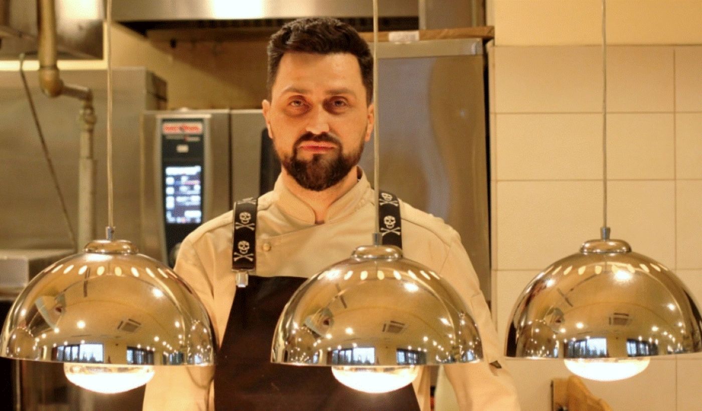 Chef Orlando Zaharia, de la „Bucătarul de aur al Bucureștiului”, la rolul de jurat la „Chefi la cuțite”