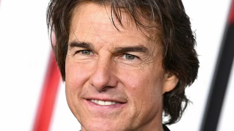 Tom Cruise a închiriat tot etajul unui restaurant pentru întâlnirea cu noua iubită. Fostul soț i-a făcut actorului o propunere
