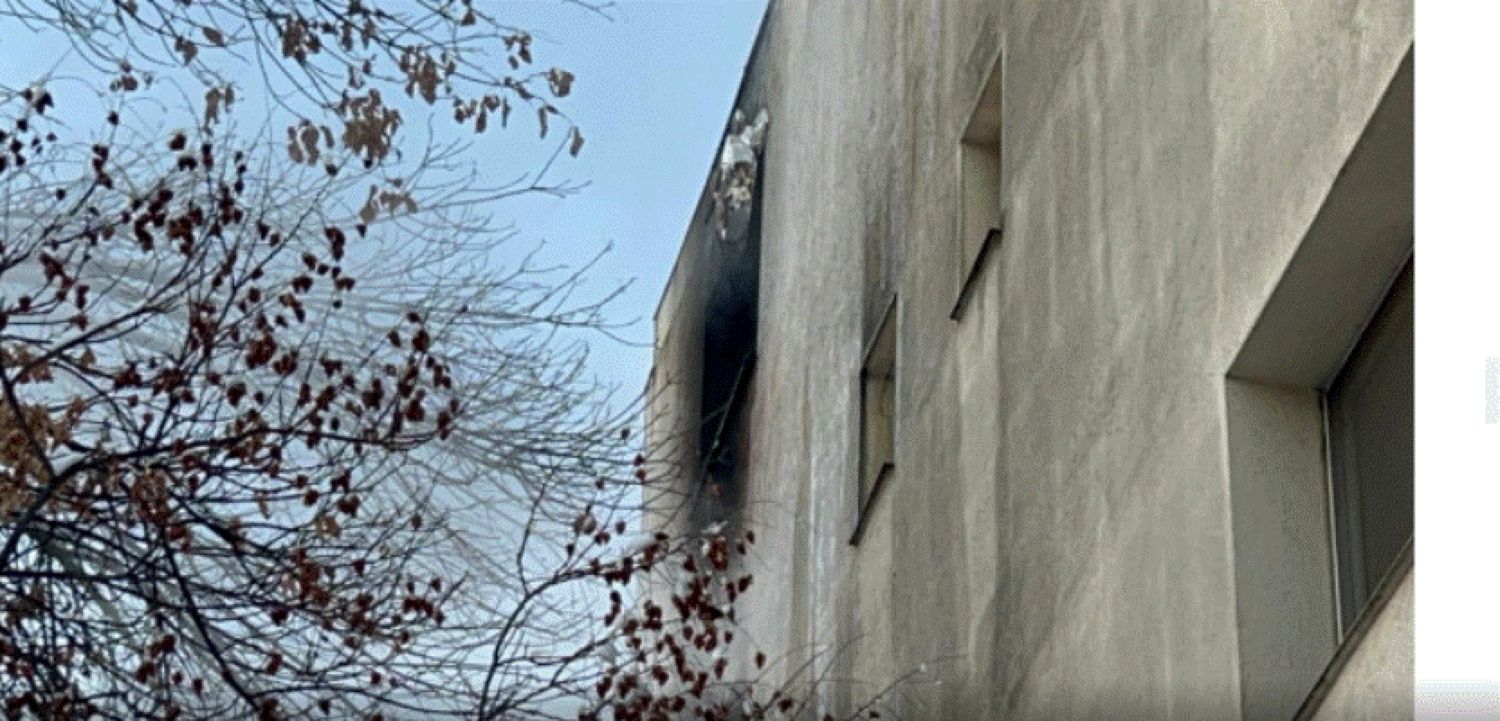 Tragedia de la Iași. Bărbatul audiat: „Nu eu am pus focul”. Bebelușul aruncat de la etaj a murit