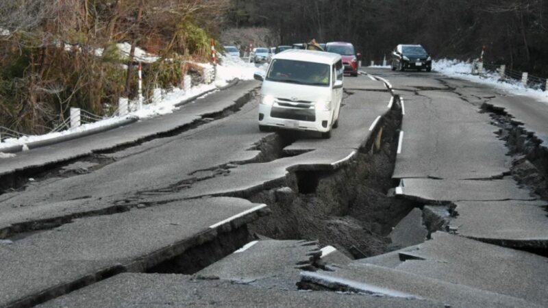 Cutremurul a deplasat pământul cu peste un metru. Specialiștii cercetează fenomenul