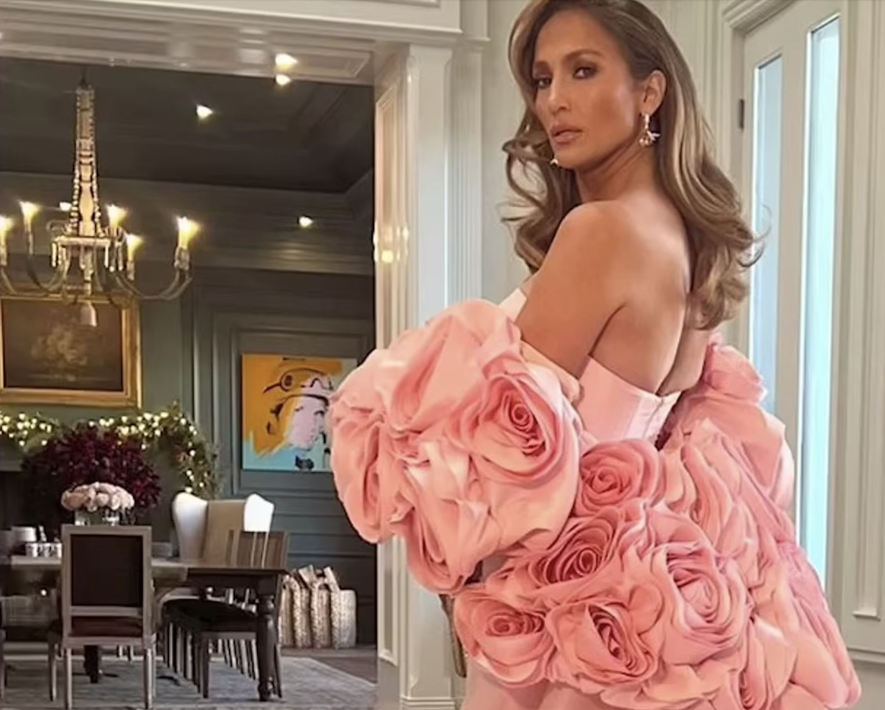 Cum arată casa de zeci de milioane a lui Jennifer Lopez. Diva și-a arătat din greșeală candelabrul de 100.000$