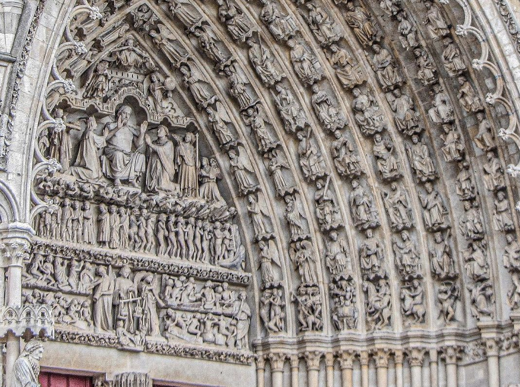 Două sicrie misterioase au fost descoperite în catedrala Notre Dame din Paris (Sursa foto: Instagram)