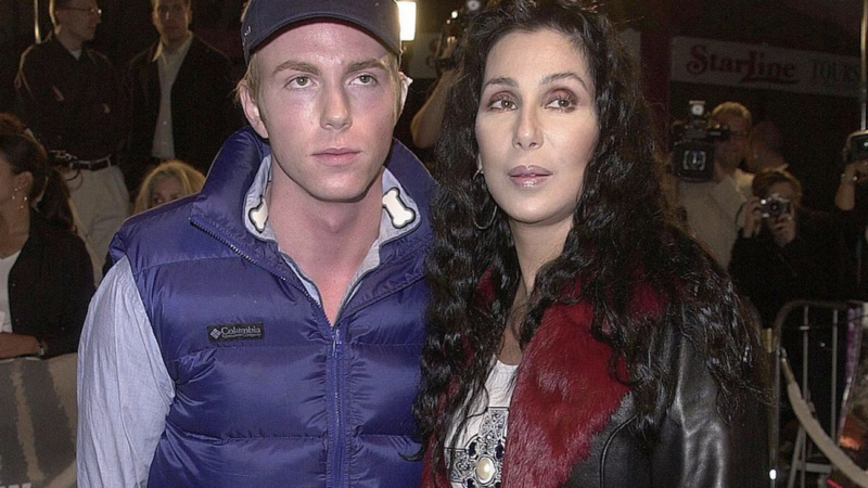 Reacție neașteptată a fiului lui Cher în procesul intentat de artistă. Să vedeți cine e „artileria grea”