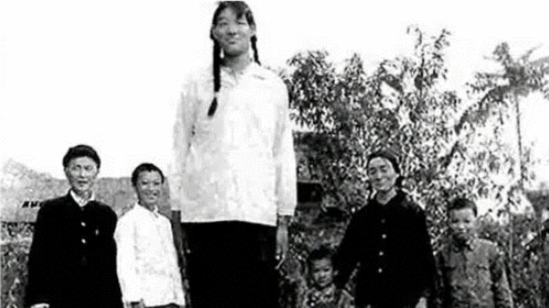 Incredibila poveste a celei mai înalte femei din istorie. Zeng Jinlian a intrat în Cartea Recordurilor