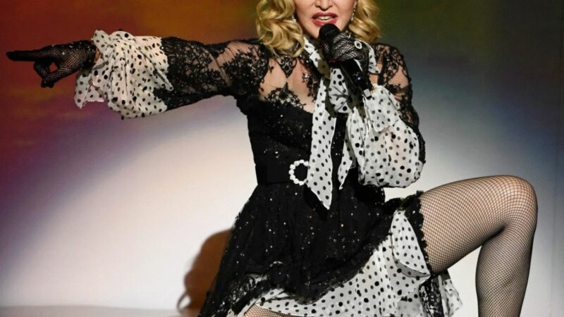 Madonna, noi probleme cu un dansator. S-a întâmplat pe scenă, sub ochii fanilor. VIDEO