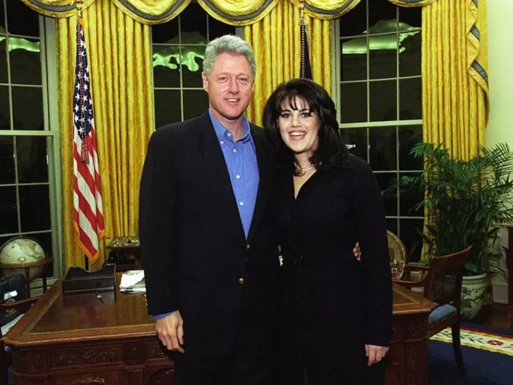 Monica Lewinsky reîncinge scandalul erotic cu Bill Clinton. Fosta secretară reaprinde subiectul „Biroul Oval”