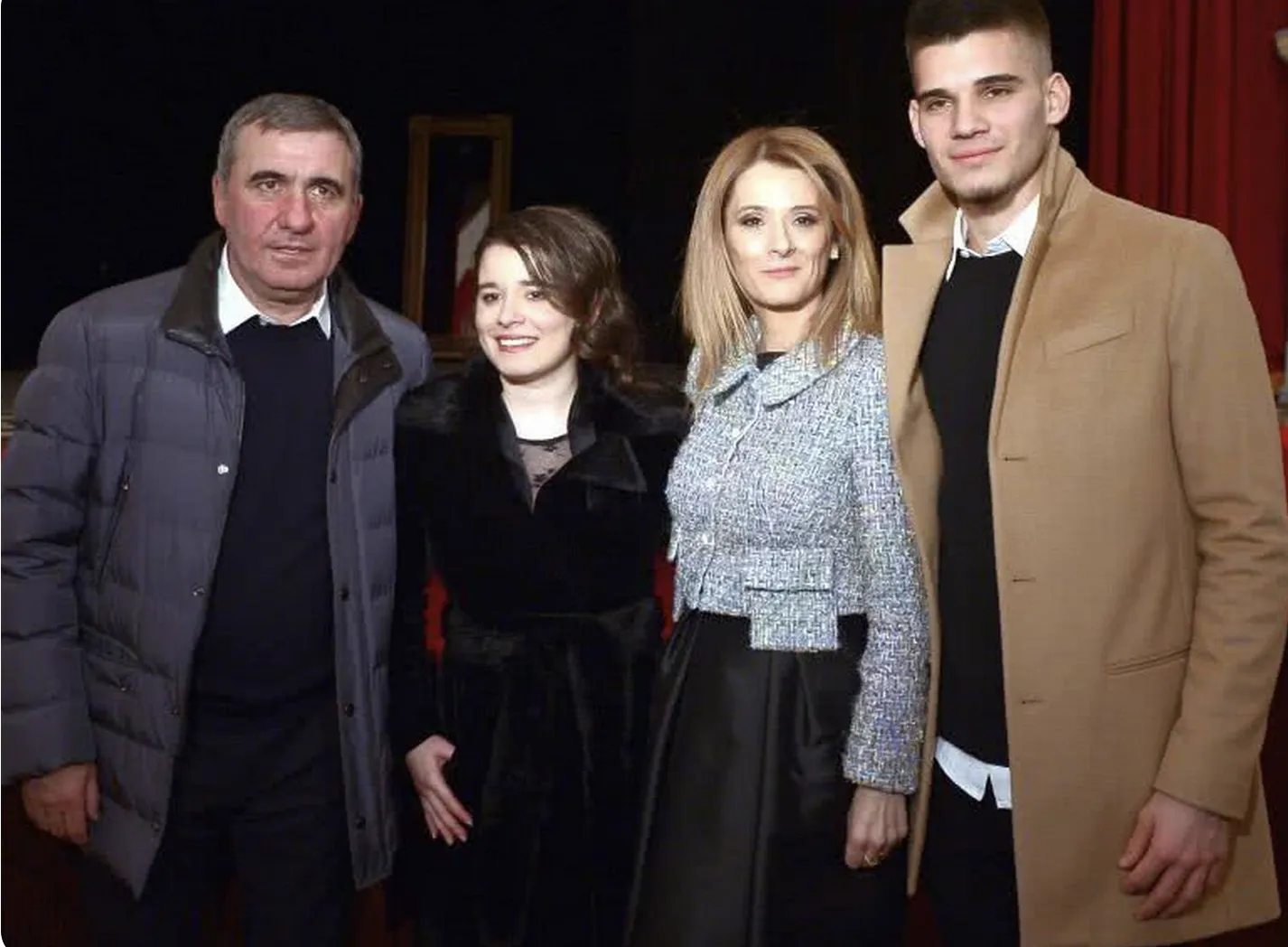 Ianis și Kira Hagi, alături de părinții lor