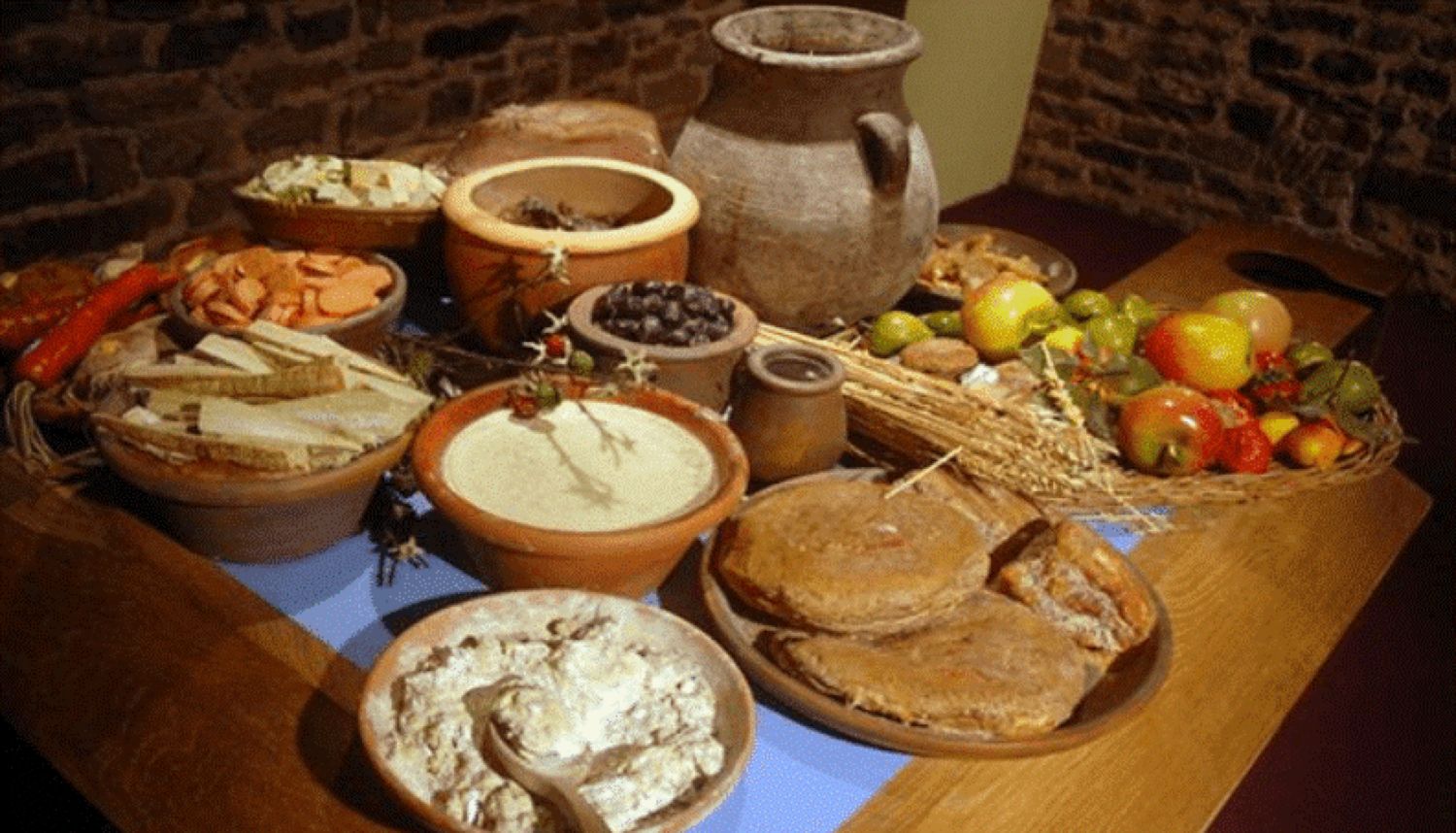 Ce mâncau strămoșii noștri din Imperiul Roman. De Re Coquinaria, un catalog de sfaturi și rețete culinare
