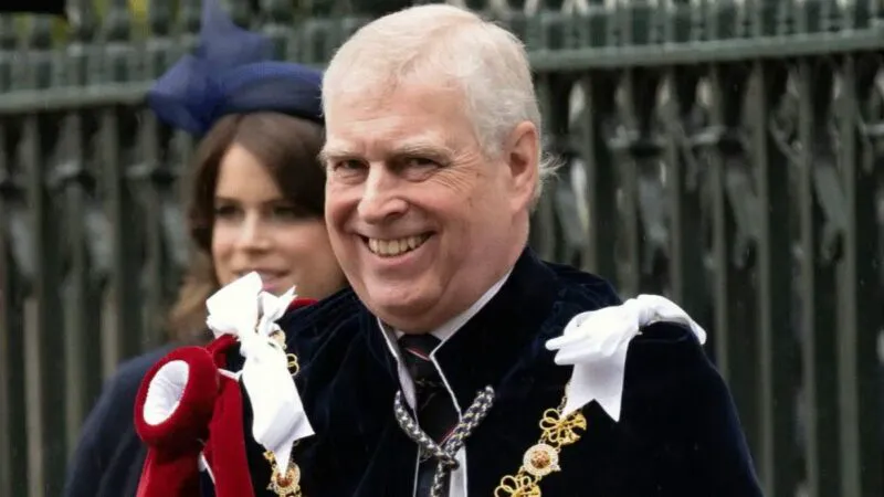 Prințul Andrew le-a tras țeapă fratelui Charles, dar și britanicilor. Sunt milioane la mijloc